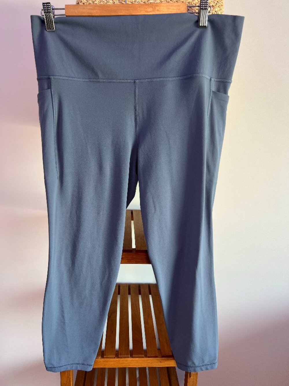 Athleta Salutation Stash 7/8 Tight in dusty blue